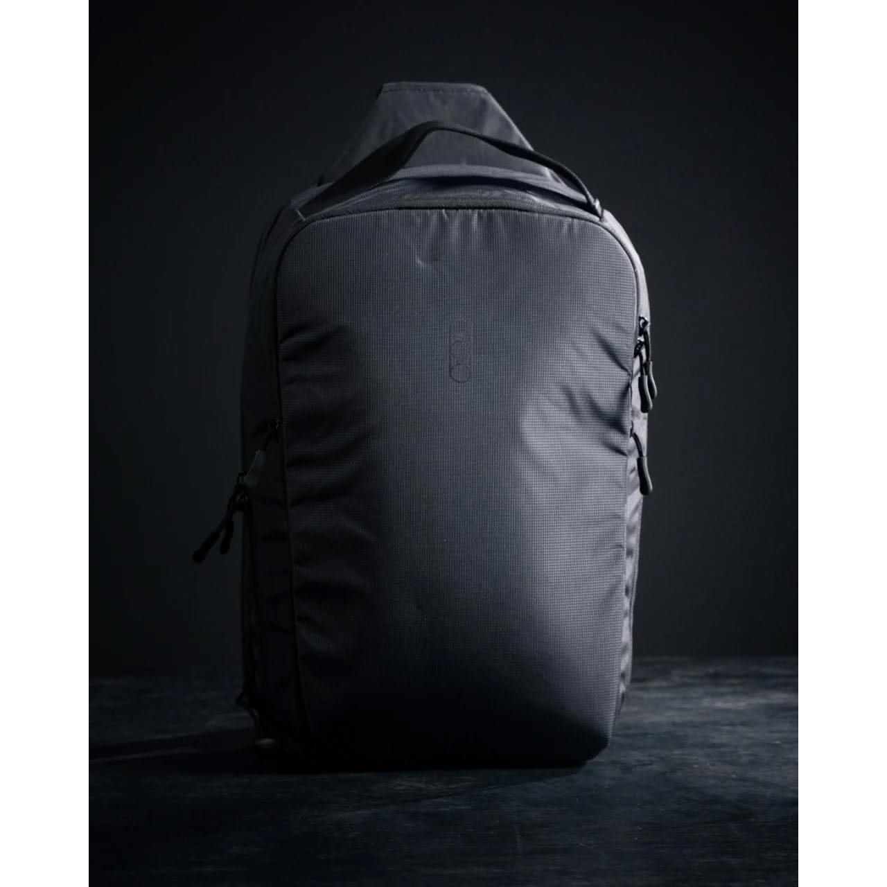 Batoh cez rameno FADE SLING XL ČIERNY
