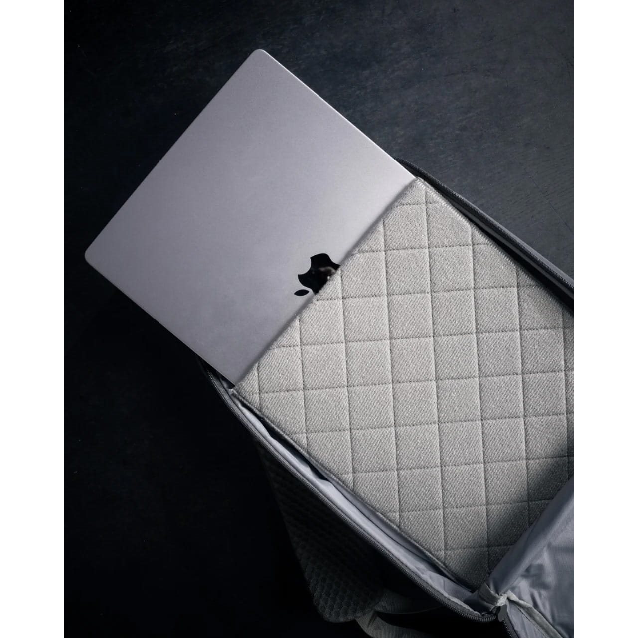 Batoh cez rameno FADE SLING XL ČIERNY