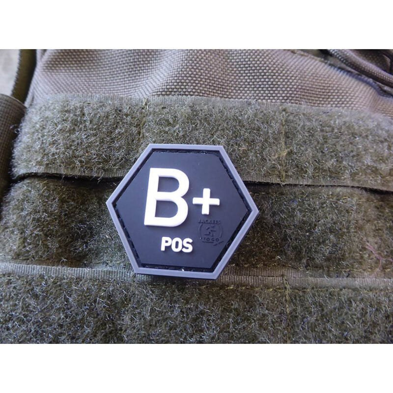 Nášivka hexagon krv B POS plast ČIERNA SWAT