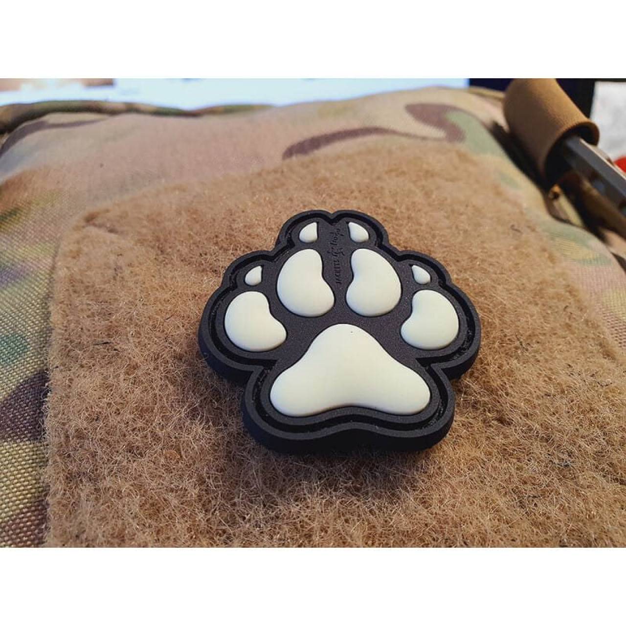 Nášivka K9 psia labka plastová velcro GLOW IN THE DARK