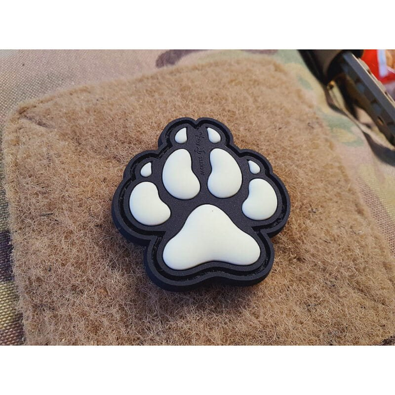 Nášivka K9 psia labka plastová velcro GLOW IN THE DARK