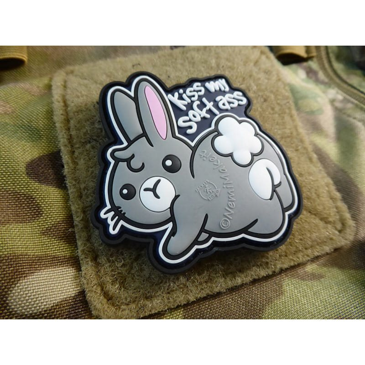Nášivka KISS MY SOFT ASS plastová veľká velcro