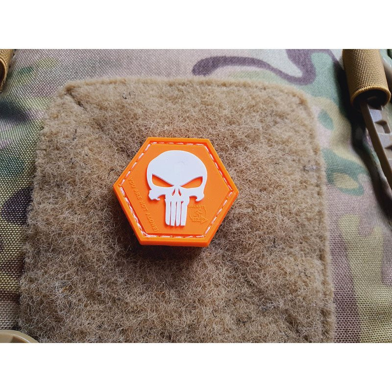 Nášivka PUNISHER hexagon plast velcro ORANŽOVÁ