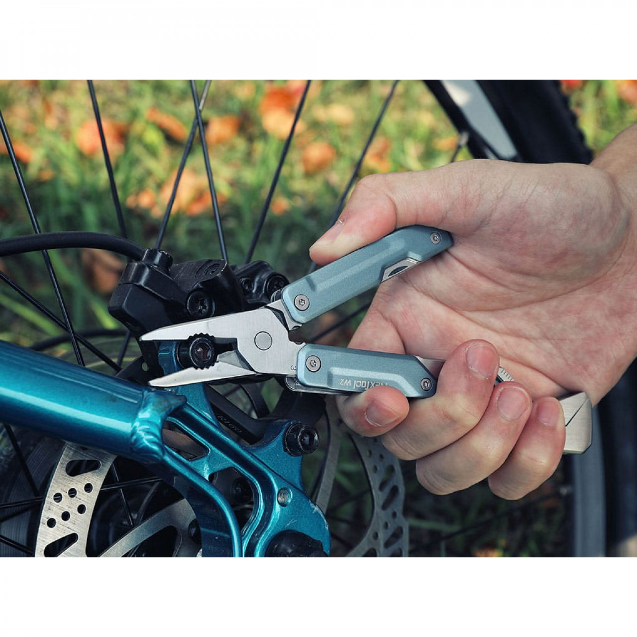 Kliešte multifunkčné Light Wrench W2 s francúzskym kľúčom MODRÉ